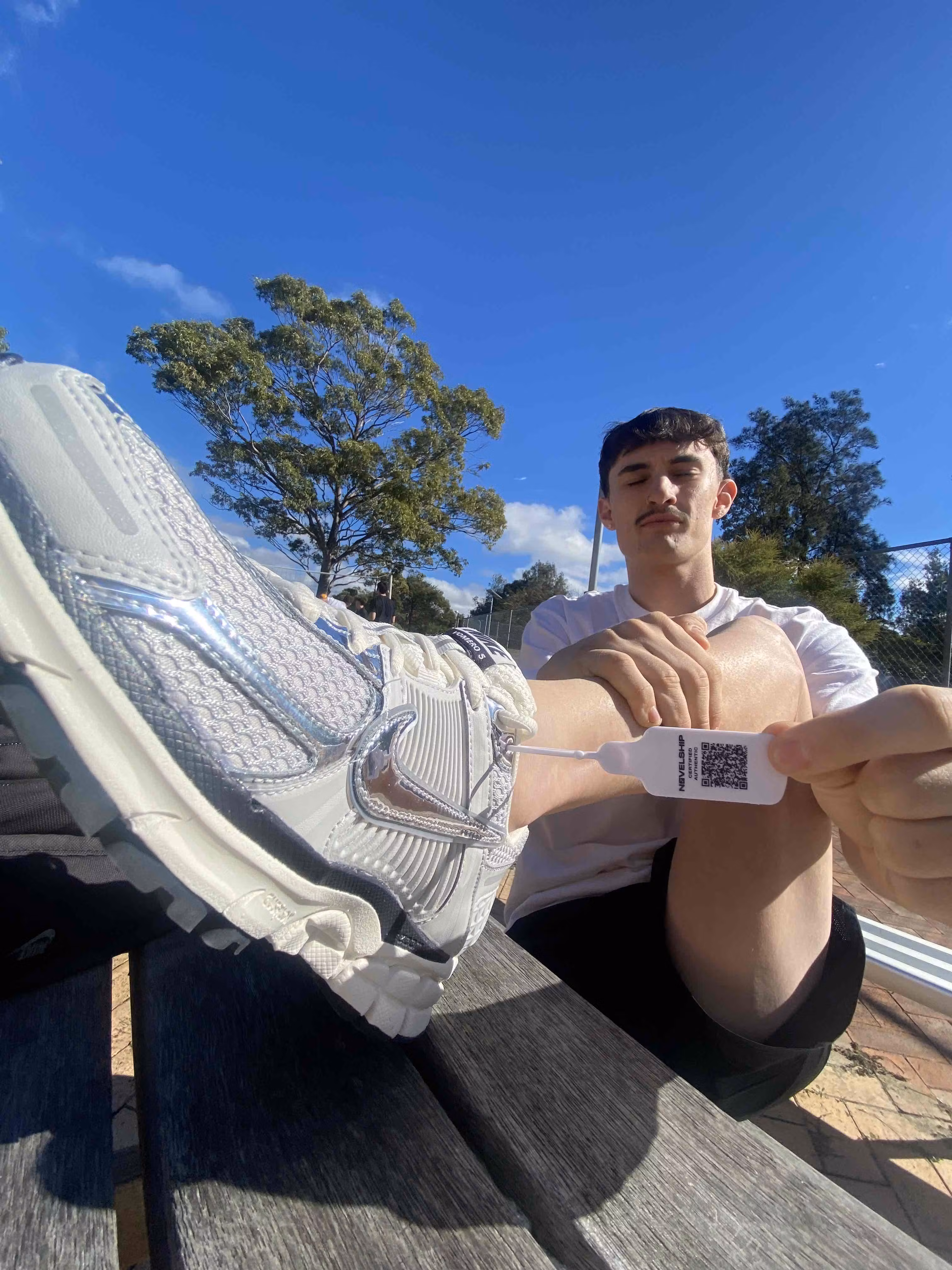 Nike Zoom Vomero 5 'Photon Dust Grid' HJ3758-001 Nike Zoom Vomero 5 'Photon Dust Grid' HJ3758-001